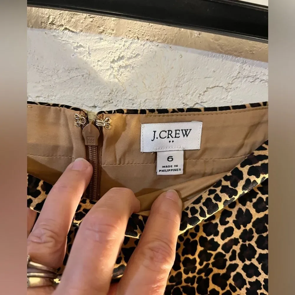 J Crew animal print skirt size 6, gorgeous staple for your closet, zip back,love
